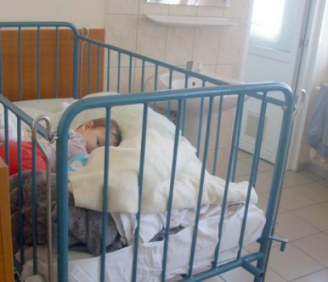 Avalanşă de internări la Pediatrie: 1.000 de copii, trataţi în 30 de zile!